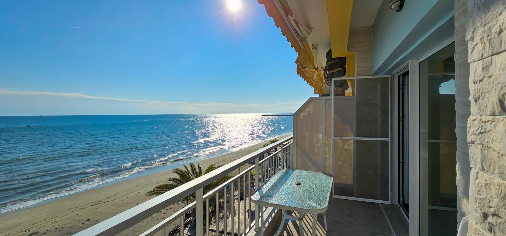 Hara Apartment In Front Of The Beach Paralía Exteriör bild